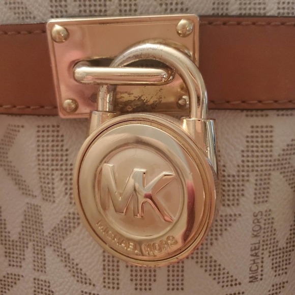 Michael Kors Large Hamilton Tote in Vanilla - Picture 5 of 9
